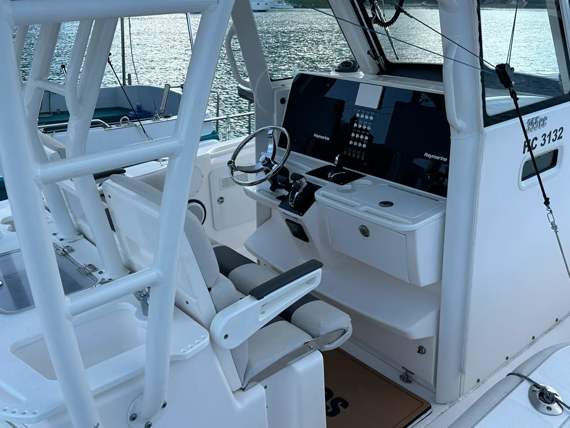 35' Everglades "BIBI" — photo 5