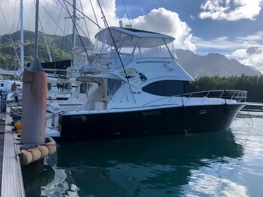51' Riviera "USHAKA" — photo 8
