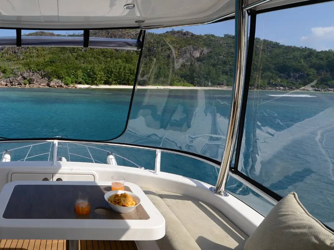51' Riviera "USHAKA" — photo 14