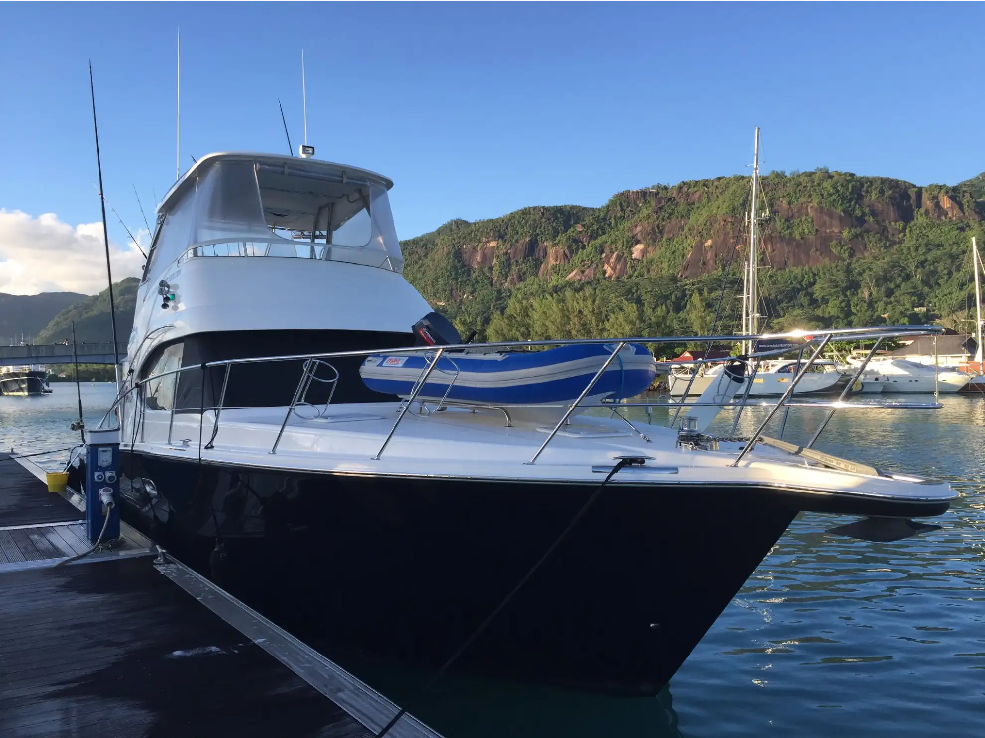 51' Riviera "USHAKA" — photo 4