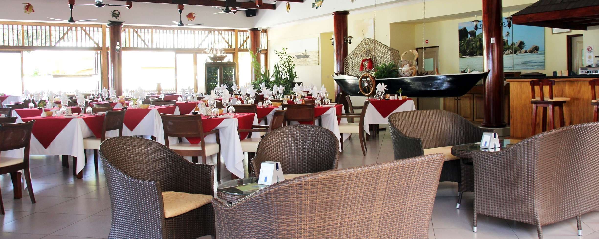 Pirogue Restaurant & Bar